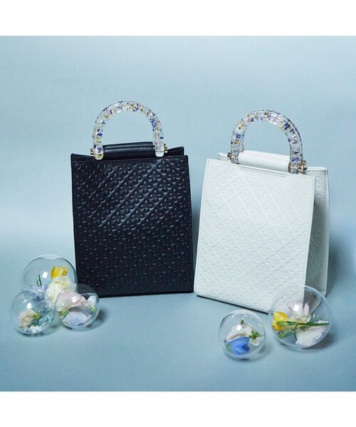 ANEVER(アンエバー)の「【AMARYLLIS】モノグラム レザーミニトート(ショルダーバッグ・レディース・ホワイト系/ブラック系・F)」の2枚目の写真