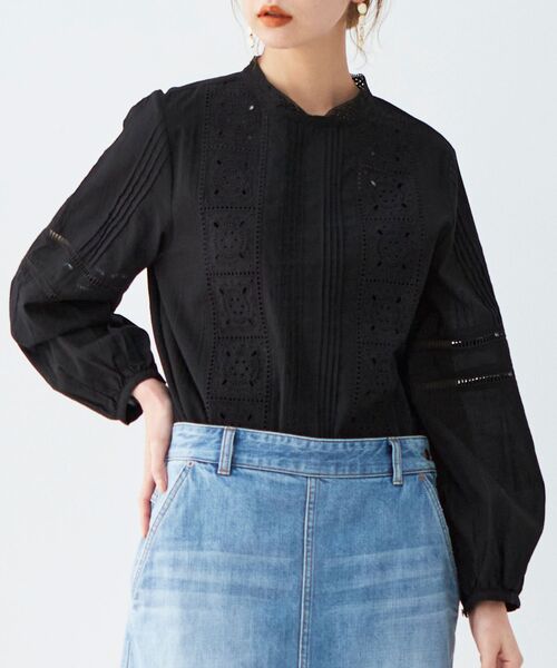 le.coeur blanc（ルクールブラン）の「エンブロイダリーピンタックブラウス（シャツ/ブラウス・レディース・オフホワイト/ブラック・38）」の4枚目の写真