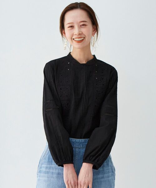 le.coeur blanc（ルクールブラン）の「エンブロイダリーピンタックブラウス（シャツ/ブラウス・レディース・オフホワイト/ブラック・38）」の7枚目の写真