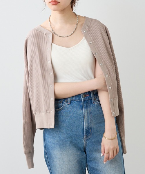 natural couture（ナチュラルクチュール）の「オールシーズン着用できる！カップ付きテレコリブキャミソール（キャミソール・レディース・ブラック/オフホワイト/ピンクベージュ/グリーン・FREE）」の7枚目の写真