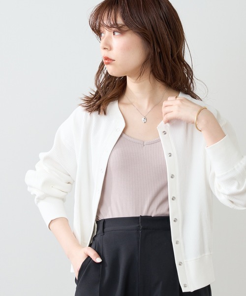 natural couture（ナチュラルクチュール）の「オールシーズン着用できる！カップ付きテレコリブキャミソール（キャミソール・レディース・ブラック/オフホワイト/ピンクベージュ/グリーン・FREE）」の15枚目の写真