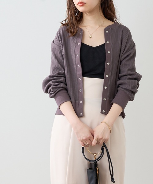 natural couture（ナチュラルクチュール）の「オールシーズン着用できる！カップ付きテレコリブキャミソール（キャミソール・レディース・ブラック/オフホワイト/ピンクベージュ/グリーン・FREE）」の10枚目の写真