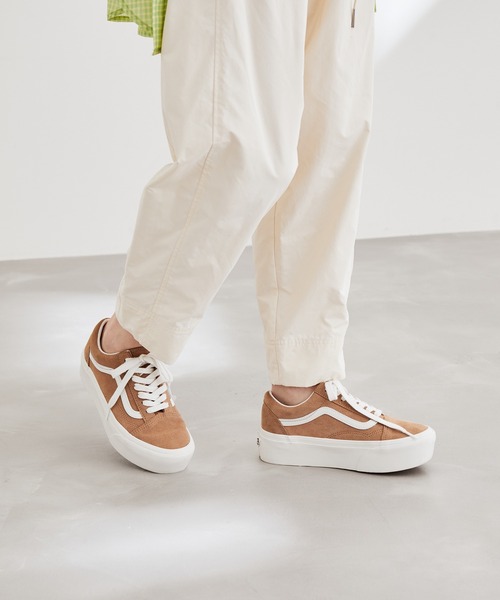 ADAM ET ROPE'（アダムエロペ）の「FEMME【VANS ADAM ET ROPE’ Exclusive】OLD SKOOL STACKFORM（スニーカー・レディース・ベージュ・23.5cm/24.5cm/23/24/25）」の4枚目の写真