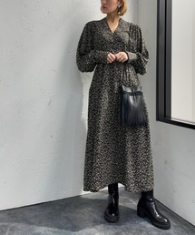 Vネックボリュームワンピース