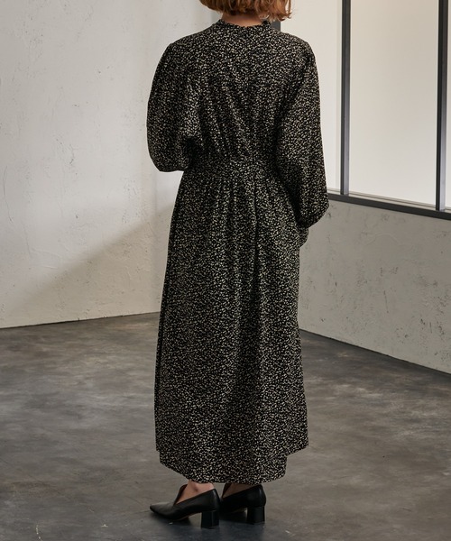Ezick(エジック)の「Vネックボリュームワンピース(ワンピース・レディース・ブラック系その他・SMALL/MEDIUM)」の6枚目の写真
