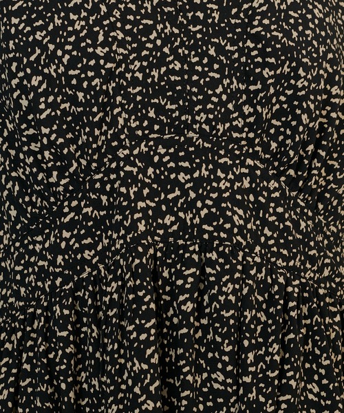 Ezick(エジック)の「Vネックボリュームワンピース(ワンピース・レディース・ブラック系その他・SMALL/MEDIUM)」の9枚目の写真