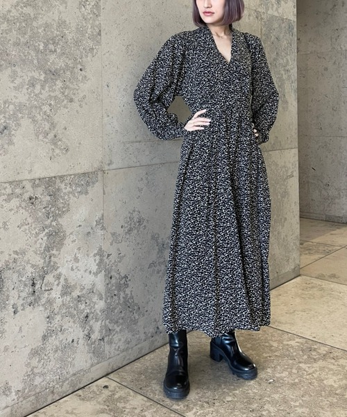 Ezick(エジック)の「Vネックボリュームワンピース(ワンピース・レディース・ブラック系その他・SMALL/MEDIUM)」の12枚目の写真