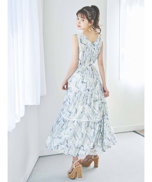 dazzlin(ダズリン)の「サンセットジオメトリックティアードワンピース(ワンピース・レディース・グリーン/パープル/ベージュ・FREE)」の2枚目の写真