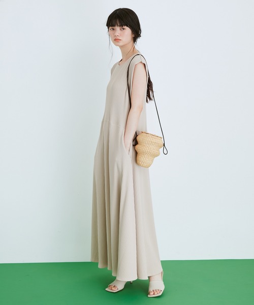 ADAM ET ROPE'（アダムエロペ）の「【WEB限定】カットフォルムロードレス（ワンピース・レディース・ブラック/ベージュ系その他2/グリーン・FREE）」の3枚目の写真