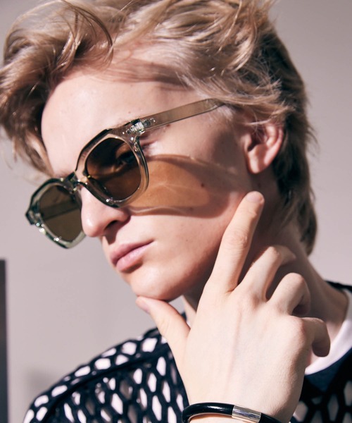 MAISON SPECIAL（メゾンスペシャル）の「《ユニセックスアイテム》フレームボストンサングラス【MAISON SPECIAL/メゾンスペシャル】（サングラス・メンズ・ホワイト/ブラック/グレー/レッド/イエロー/グリーン・FREE）」の4枚目の写真