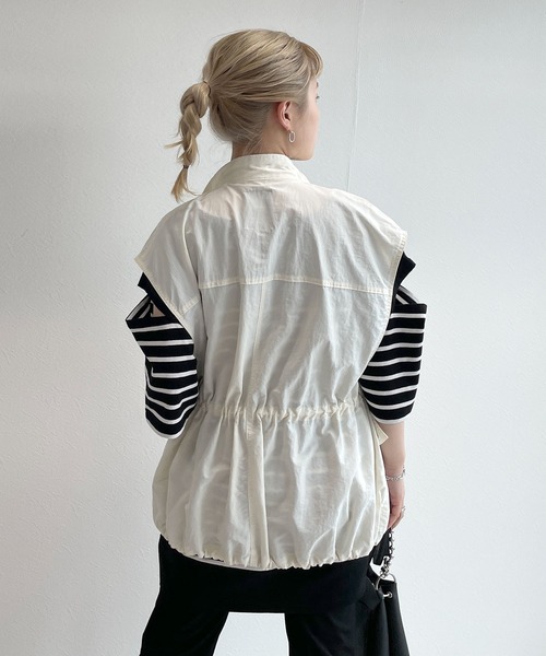 w closet（ダブルクローゼット）の「ショルダースリット切替パネルボーダーTシャツ（Tシャツ/カットソー・レディース・ホワイト×ブルー/ホワイト×ブラック/ブラック×ホワイト/ブルー系その他/ピンク系その他/ホワイト×ピンク・FREE）」の13枚目の写真