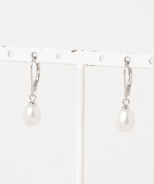 MUSES(ミューズ)の「【W】【it】【MUSES】オーバル淡水パールピアス 8~10mmパール(ピアス(両耳用)・レディース・ホワイト/ブラック/ピンク/ラベンダー・FREE)」の1枚目の写真