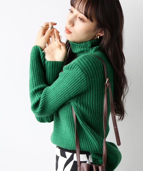 ハイネックもちもちリブニット