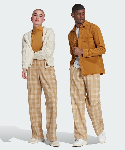 adidas（アディダス）の「アニバーサリー トラックスーツパンツ（ジェンダーニュートラル） / アディダスオリジナルス（チノパンツ・メンズ・ベージュ/ブルー・SMALL/MEDIUM/LARGE/X-LARGE/XX-LARGE/X-SMALL/3XL）」の5枚目の写真