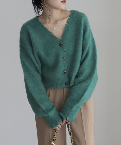 fredy emue(フレディエミュ)の「ショート丈ふわふわニットカーディガン(ニット/セーター・レディース・ベージュ/パープル/オフホワイト/グリーン・38)」の3枚目の写真