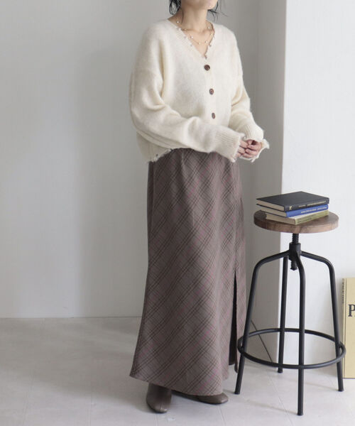 fredy emue(フレディエミュ)の「ショート丈ふわふわニットカーディガン(ニット/セーター・レディース・ベージュ/パープル/オフホワイト/グリーン・38)」の7枚目の写真