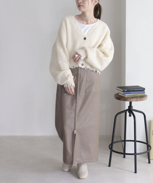 fredy emue(フレディエミュ)の「ショート丈ふわふわニットカーディガン(ニット/セーター・レディース・ベージュ/パープル/オフホワイト/グリーン・38)」の11枚目の写真