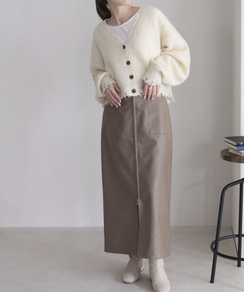 fredy emue(フレディエミュ)の「ショート丈ふわふわニットカーディガン(ニット/セーター・レディース・ベージュ/パープル/オフホワイト/グリーン・38)」の12枚目の写真