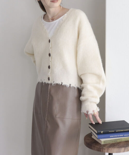 fredy emue(フレディエミュ)の「ショート丈ふわふわニットカーディガン(ニット/セーター・レディース・ベージュ/パープル/オフホワイト/グリーン・38)」の13枚目の写真