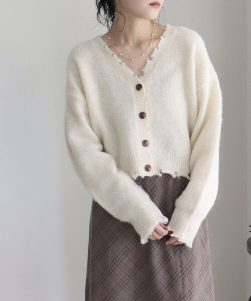 fredy emue(フレディエミュ)の「ショート丈ふわふわニットカーディガン(ニット/セーター・レディース・ベージュ/パープル/オフホワイト/グリーン・38)」の14枚目の写真