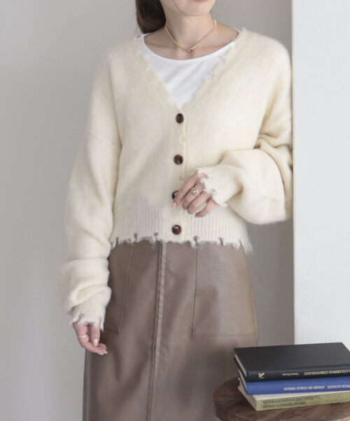 fredy emue(フレディエミュ)の「ショート丈ふわふわニットカーディガン(ニット/セーター・レディース・ベージュ/パープル/オフホワイト/グリーン・38)」の15枚目の写真