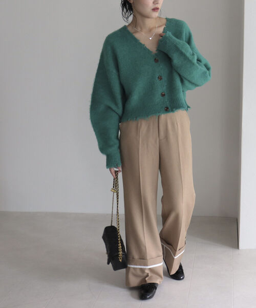 fredy emue(フレディエミュ)の「ショート丈ふわふわニットカーディガン(ニット/セーター・レディース・ベージュ/パープル/オフホワイト/グリーン・38)」の17枚目の写真