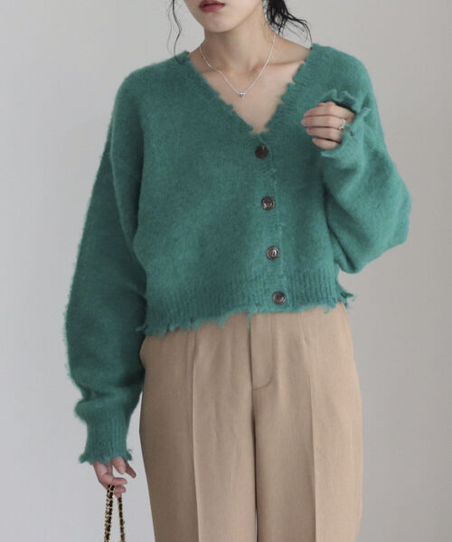 fredy emue(フレディエミュ)の「ショート丈ふわふわニットカーディガン(ニット/セーター・レディース・ベージュ/パープル/オフホワイト/グリーン・38)」の20枚目の写真