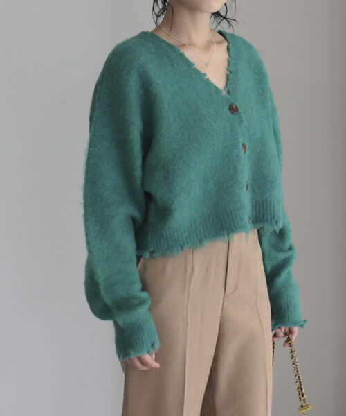 fredy emue(フレディエミュ)の「ショート丈ふわふわニットカーディガン(ニット/セーター・レディース・ベージュ/パープル/オフホワイト/グリーン・38)」の21枚目の写真