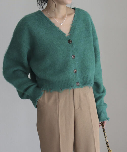 fredy emue(フレディエミュ)の「ショート丈ふわふわニットカーディガン(ニット/セーター・レディース・ベージュ/パープル/オフホワイト/グリーン・38)」の22枚目の写真