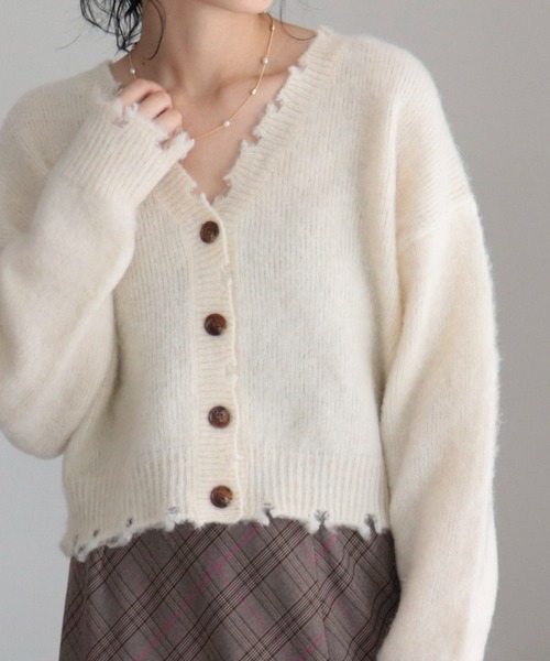 fredy emue(フレディエミュ)の「ショート丈ふわふわニットカーディガン(ニット/セーター・レディース・ベージュ/パープル/オフホワイト/グリーン・38)」の2枚目の写真