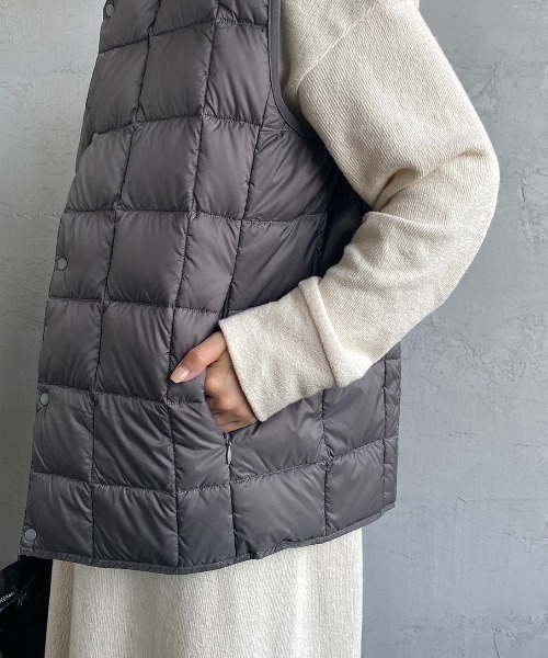 TAION（タイオン）の「【WEB限定】[TAION/タイオン] Vネック インナーダウンベスト（ダウンベスト・レディース・オフホワイト/ブラック/グレー/カーキ/ダークオリーブ・M/L/XL）」の8枚目の写真