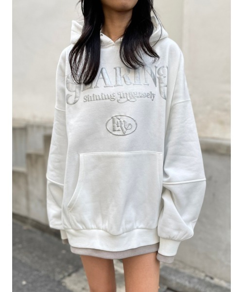 ENVYM（アンビー）の「メタリックロゴＰＫ（パーカー・レディース・ブラック/ホワイト/レッド・FREE）」の2枚目の写真