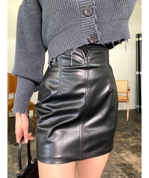 EMODA（エモダ）の「カーブウエストミニスカート（スカート・レディース・ブラック/その他/アイボリー・SMALL/MEDIUM）」の3枚目の写真