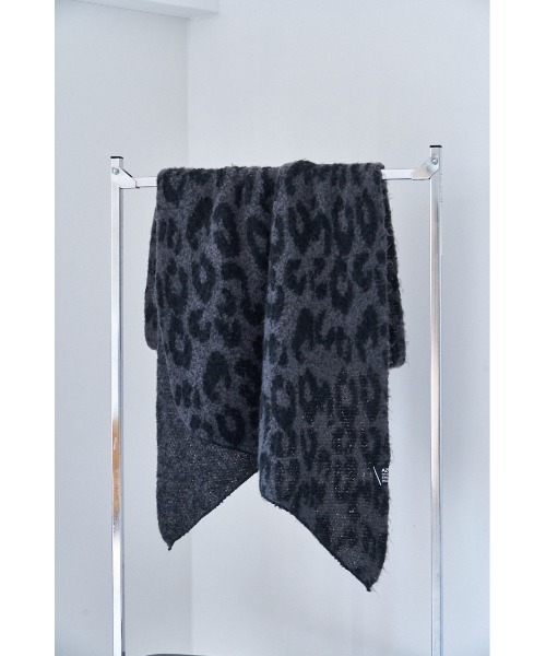 AZUL by moussy（アズールバイマウジー）の「ANIMAL PATTERN BIG MUFFLER/アニマルパターンビッグマフラー（マフラー・メンズ・ブラック系その他/グレー系その他・FREE）」の5枚目の写真