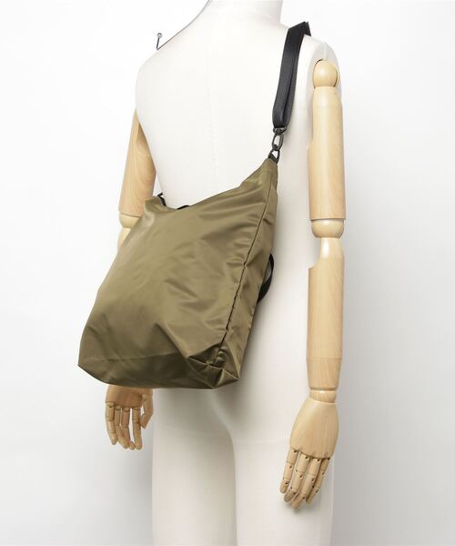 FREDRIK PACKERS（フレドリックパッカーズ）の「FREDRIK PACKERS フレドリックパッカーズ  VAIL FLIGHT SATIN 2WAY トートBAG（トートバッグ・レディース・グリーン/ブラック/オリーブ・ONESIZE）」の22枚目の写真