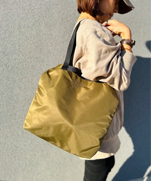 FREDRIK PACKERS（フレドリックパッカーズ）の「FREDRIK PACKERS フレドリックパッカーズ  VAIL FLIGHT SATIN 2WAY トートBAG（トートバッグ・レディース・グリーン/ブラック/オリーブ・ONESIZE）」の3枚目の写真
