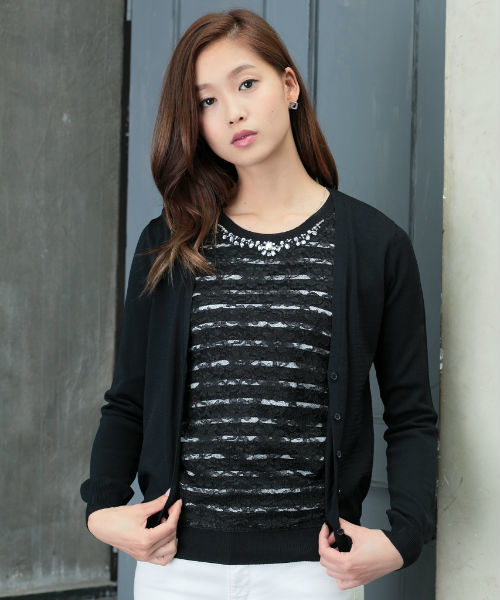 AZUL by moussy（アズールバイマウジー）の「12GR/NyUV加工V/N長袖CD（カーディガン/ボレロ・レディース・オフホワイト/ライトカーキ/ブラック/ネイビー・MEDIUM/LARGE/SMALL）」の3枚目の写真