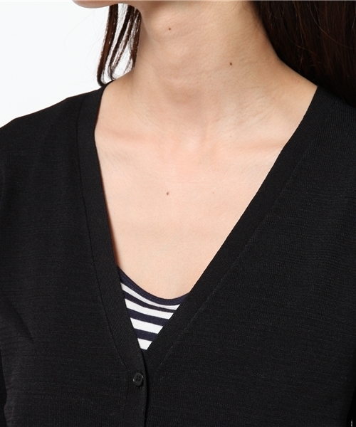 AZUL by moussy（アズールバイマウジー）の「12GR/NyUV加工V/N長袖CD（カーディガン/ボレロ・レディース・オフホワイト/ライトカーキ/ブラック/ネイビー・MEDIUM/LARGE/SMALL）」の9枚目の写真