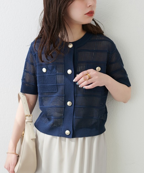 natural couture(ナチュラルクチュール)の「タック×透かしニットカーディガン(ニット/セーター・レディース・オフホワイト/ピンク/グリーン/ネイビー・FREE)」の3枚目の写真