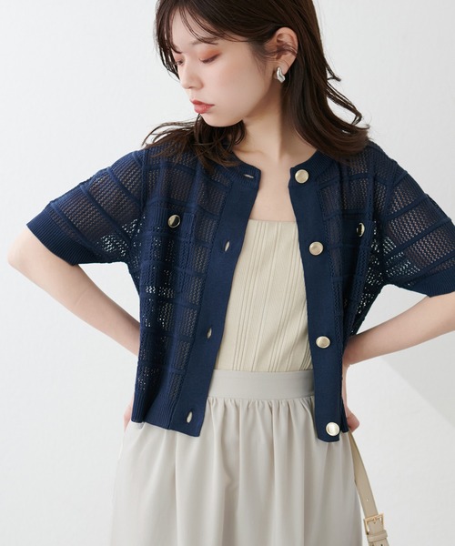 natural couture(ナチュラルクチュール)の「タック×透かしニットカーディガン(ニット/セーター・レディース・オフホワイト/ピンク/グリーン/ネイビー・FREE)」の14枚目の写真
