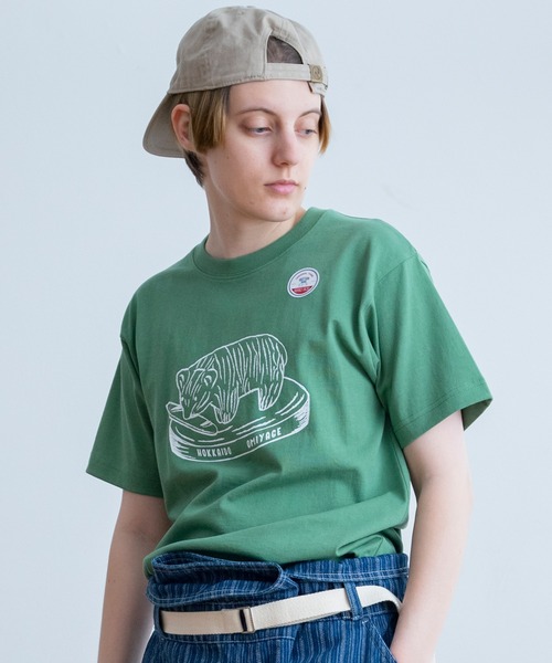 AUG(オーグ)の「AUG キボリクマ プリント Tee(Tシャツ/カットソー・レディース・ピンク系/ブラック/イエロー系/グリーン系/オフホワイト/グレイッシュベージュ・FREE)」の2枚目の写真