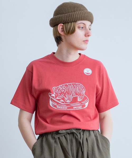 AUG(オーグ)の「AUG キボリクマ プリント Tee(Tシャツ/カットソー・レディース・ピンク系/ブラック/イエロー系/グリーン系/オフホワイト/グレイッシュベージュ・FREE)」の6枚目の写真