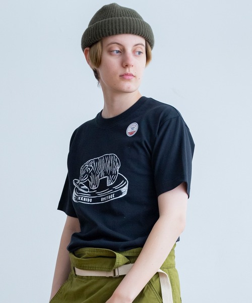 AUG(オーグ)の「AUG キボリクマ プリント Tee(Tシャツ/カットソー・レディース・ピンク系/ブラック/イエロー系/グリーン系/オフホワイト/グレイッシュベージュ・FREE)」の3枚目の写真
