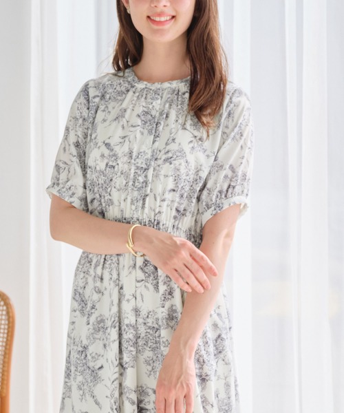 ♡新品未使用♡simonetta♡ワンピース　14A alotta（アロッタ）の「線画タッチ花柄ギャザー切替ワンピース