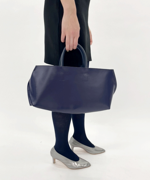 Courtney Orla(コートニーオーラ)の「【COURTNEY ORLA / コートニーオーラ】SLOPE WIDE TOTEs(ハンドバッグ・レディース・ネイビー・FREE)」の6枚目の写真