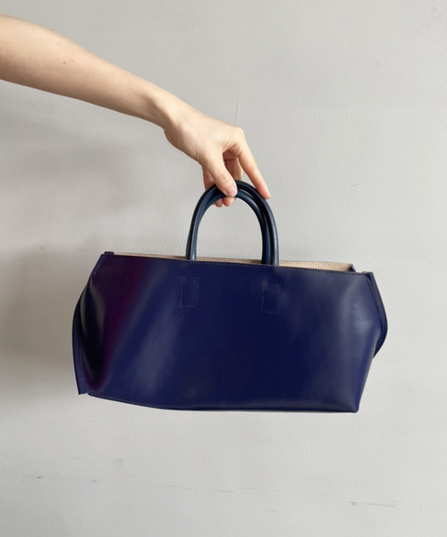 Courtney Orla(コートニーオーラ)の「【COURTNEY ORLA / コートニーオーラ】SLOPE WIDE TOTEs(ハンドバッグ・レディース・ネイビー・FREE)」の7枚目の写真