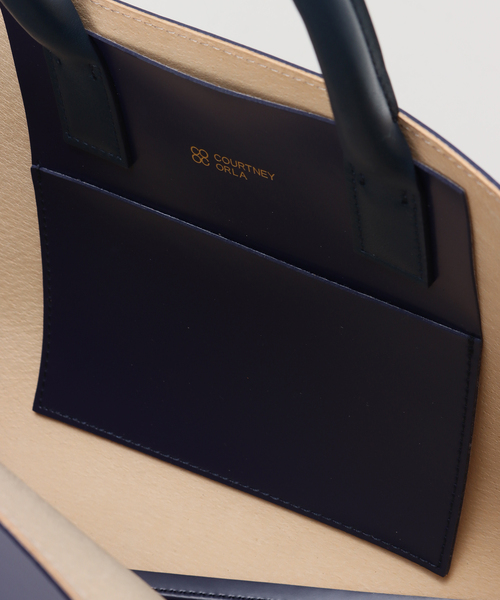 Courtney Orla(コートニーオーラ)の「【COURTNEY ORLA / コートニーオーラ】SLOPE WIDE TOTEs(ハンドバッグ・レディース・ネイビー・FREE)」の14枚目の写真