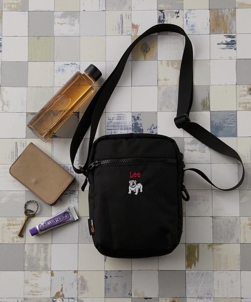 CORDURA（コーデュラ）の「Lee 【CORDURA/コーデュラ】リサイクルポリエステル 縦型ボディバッグ（ボディバッグ/ウエストポーチ・レディース・キャメル/グレー/ブラック/カーキ・FREE）」の2枚目の写真