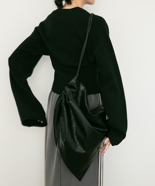 KBF（ケイビーエフ）の「ワンハンドルナップサック（ショルダーバッグ・レディース・アイボリー/ブラック・ONE）」の4枚目の写真