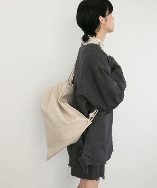 KBF（ケイビーエフ）の「ワンハンドルナップサック（ショルダーバッグ・レディース・アイボリー/ブラック・ONE）」の9枚目の写真